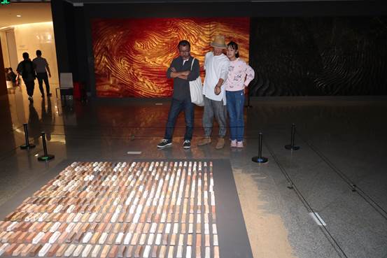 说明: LaCie:深圳展览盘原文件:深圳关山月美术馆展览文献:20191123叠加态/马泉作品展照片(官方):原始拍摄照片:02、展览场景照片 :BH9I1680.jpg 说明: LaCie:深圳展览盘原文件:深圳关山月美术馆展览文献:20191123叠加态/马泉作品展照片(官方):原始拍摄照片:02、展览场景照片 :BH9I1680.jpg