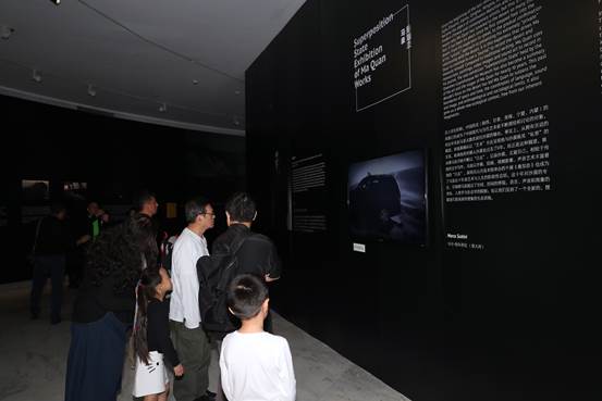说明: LaCie:深圳展览盘原文件:深圳关山月美术馆展览文献:20191123叠加态/马泉作品展照片(官方):原始拍摄照片:02、展览场景照片 :BH9I1674.jpg 说明: LaCie:深圳展览盘原文件:深圳关山月美术馆展览文献:20191123叠加态/马泉作品展照片(官方):原始拍摄照片:02、展览场景照片 :BH9I1674.jpg